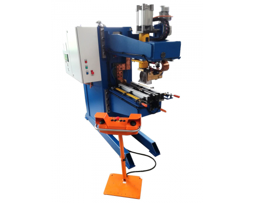 Device for longitudinal welding of cylindrical products