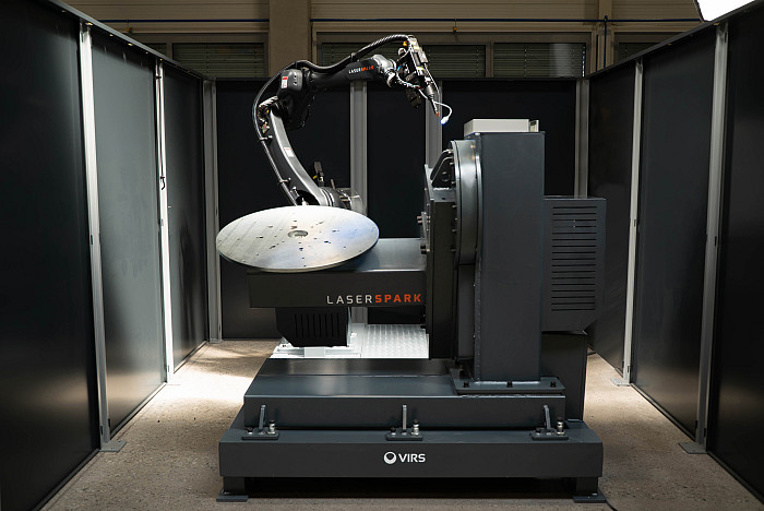 Modularna robotska celica za serijsko lasersko varjenje