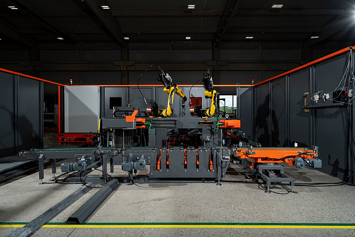 Namenska robotska celica za avtomatizirano varjenje večjih cilindričnih in konstrukcijskih izdelkov